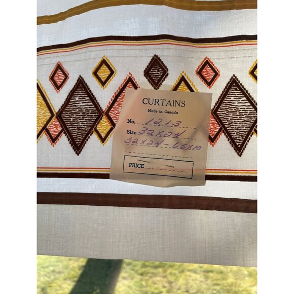 Vintage 1960s short curtain, white cotton with felted diamonds print in orange - Picture 3 of 10
